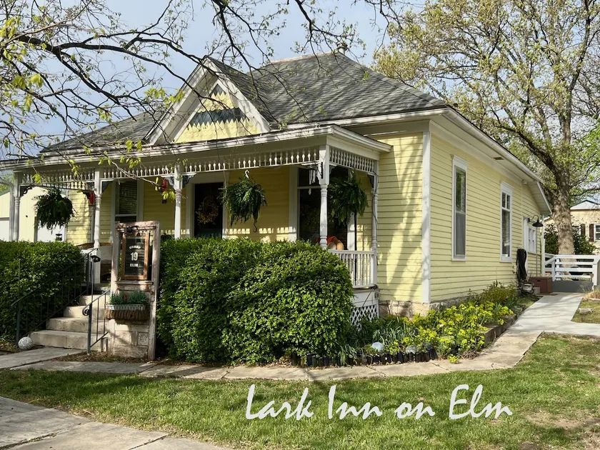 The Lark Inn on Elm - Image 1