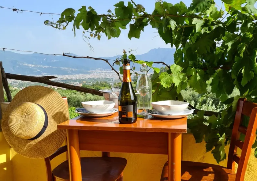 Vesuvio Inn Bed & Wine Experience - Image 1