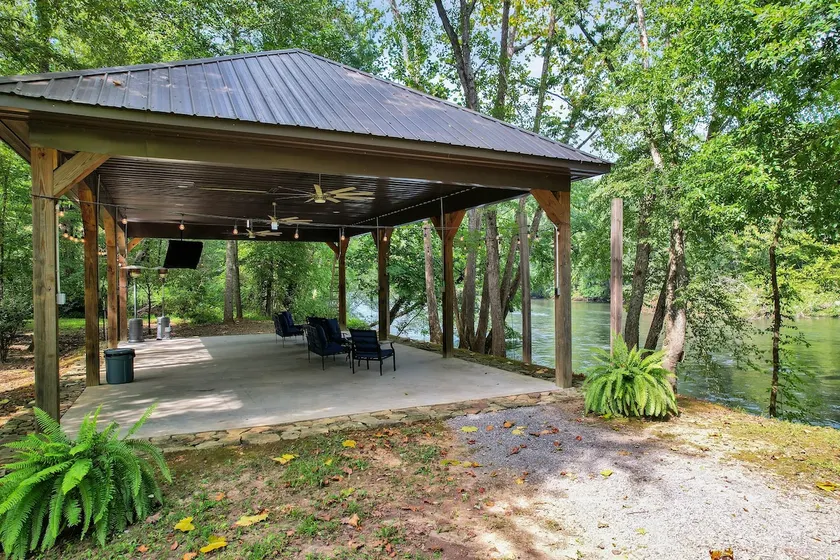 Ocoee Landing, ON the river, clean, quiet & modern - Image 1