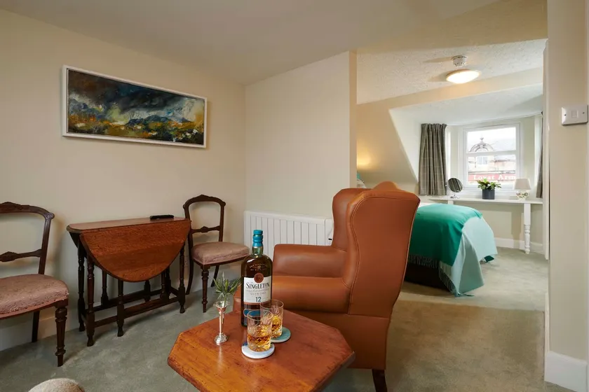 Recently refurbished flat in a former coaching inn - Image 1