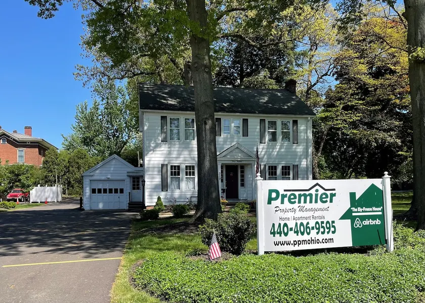 Elyria, OH Private, Entire 2nd Floor, 2 bdrm Apt. - Image 1