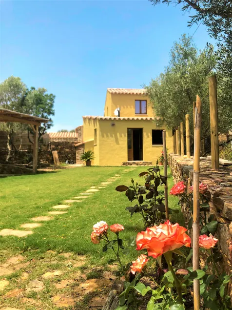 Small villa near Tuerredda (Teulada) and Chia - Image 1