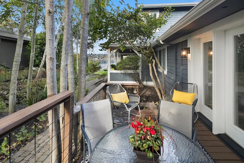 Lake Sammamish 2 bd/2 bath Generator Lake Access - Image 1