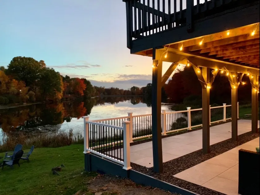 ⭐️⭐️ Elegant Lakeside Getaway - Image 1
