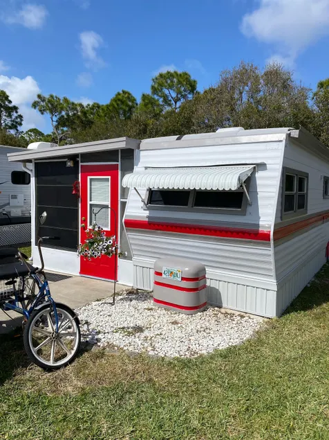 Retro inspired Trailer in friendly 55+ Community - Image 1