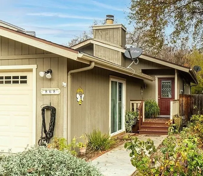 Cozy Creekside Home With Hot Tub - Image 1