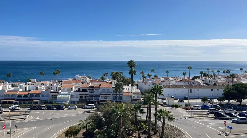 Beautiful penthouse, new, 50m from the beach, Manilva - Image 1