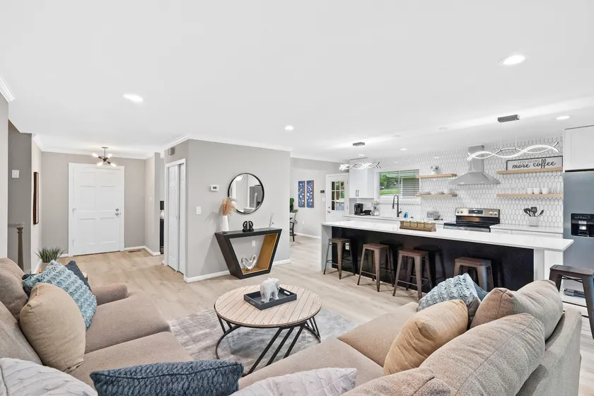 Entire Residential Home -4 Bedrooms in Vienna - Image 1