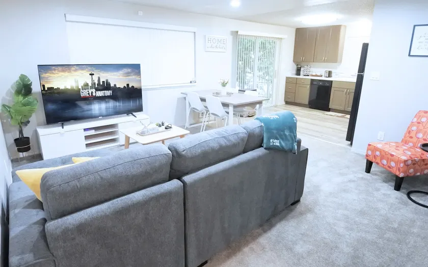 Lovely 1-Bedroom Condo, unit 2, 1min from I5 - Image 1