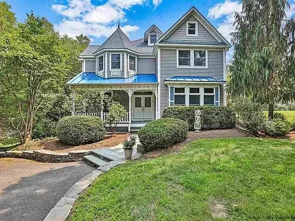 Charming Country Home with Hot Tub, Pond & Creek - Image 1