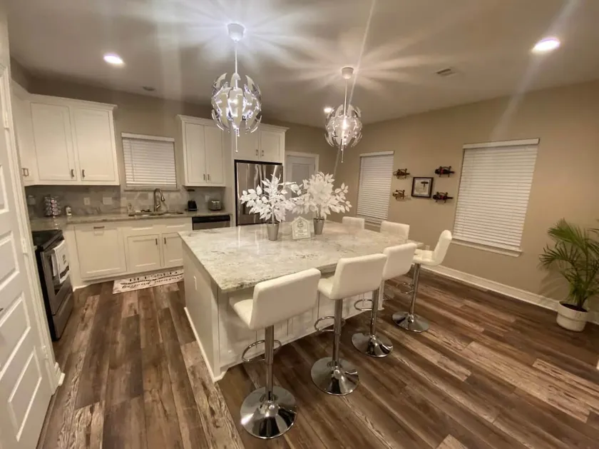 *Mega 3 bedroom house with projector & Arcade * - Image 1