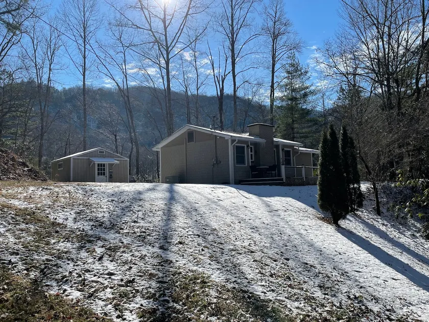 Cozy Perfect Lake Escape- Family & Pet Friendly - Image 1
