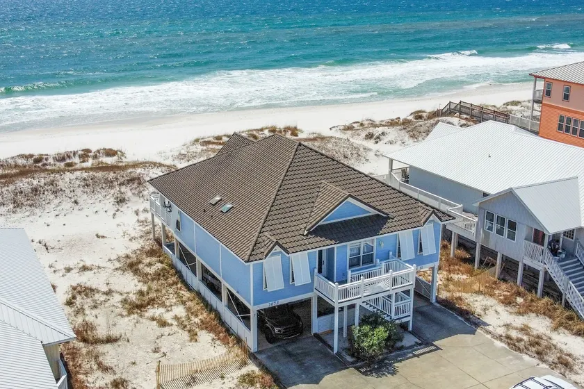 Gulf Front, Sleeps 14, Private Beach, Spacious - Image 1