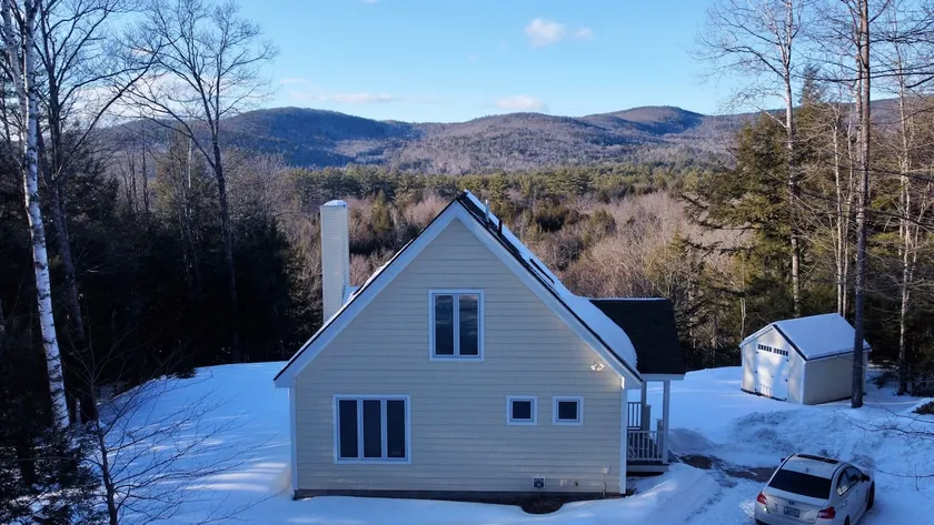 A mountain view chalet on the Mad River - Image 1