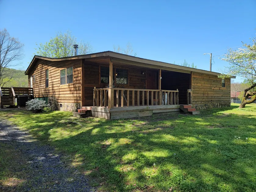 Family & Pet Friendly 4 Bedroom Home! - Image 1