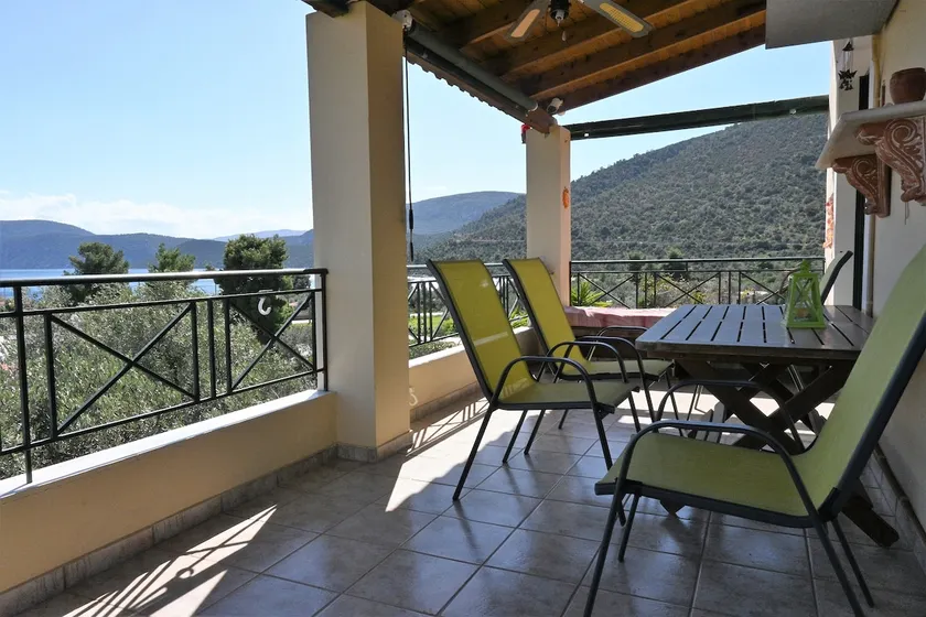 Pavlos' cottage with beach view - Image 1