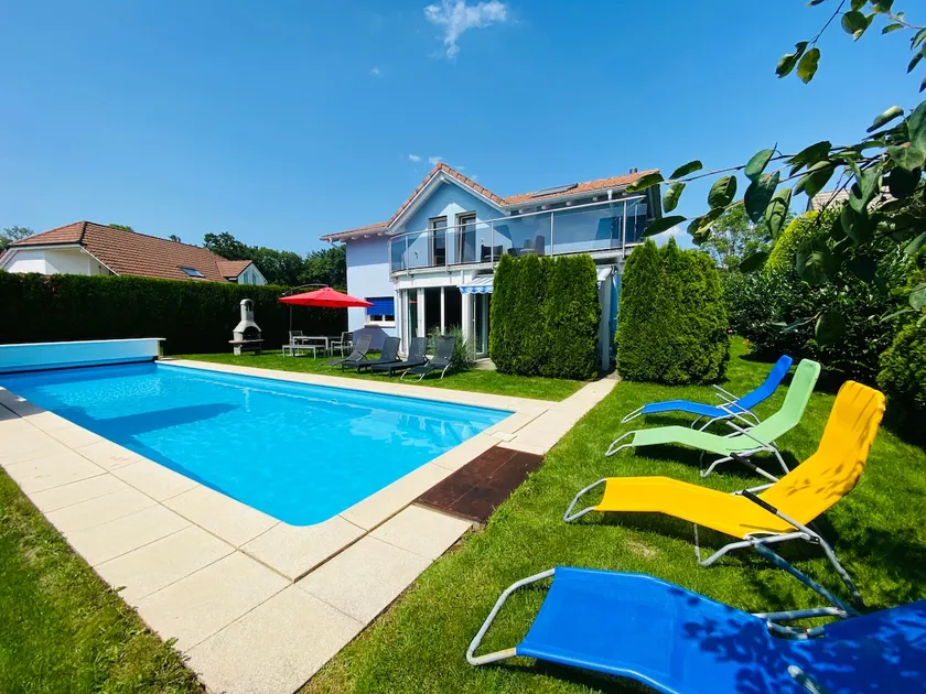 Villa with Pool - Leon's Holiday Homes - Image 1