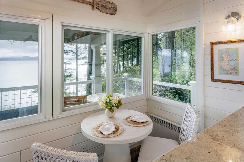 Luxury Seaside Romantic Getaway - Image 1