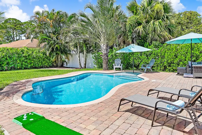 The Coastal Casita - Heated Pool, Private Yard, Mini Golf, Great Location. - Image 1