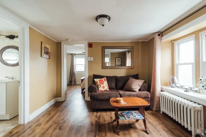 Charming apartment in Historic Philadelphia home - Image 1