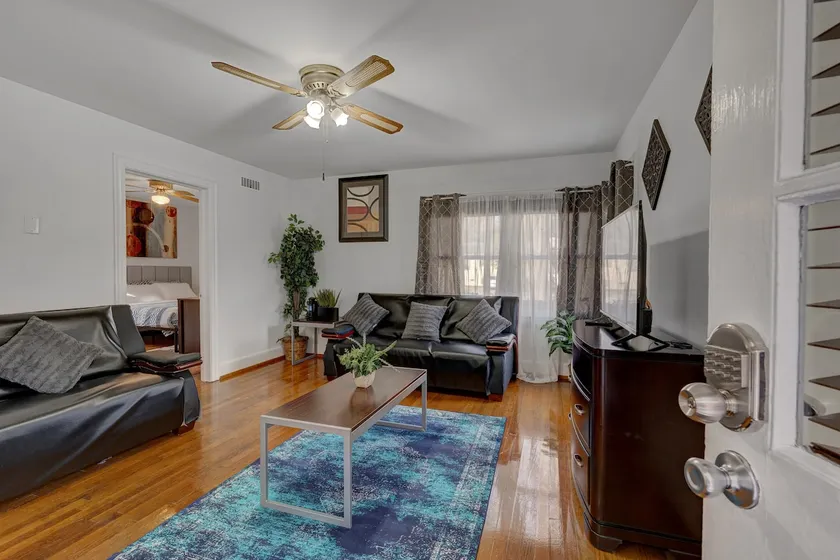  Duke East Campus 1BR Downtown Walking Distance - Image 1