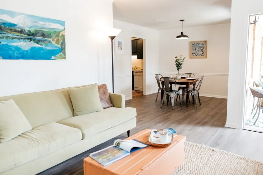 Cozy 2 bed, 1 bath - 4.5 miles to ANGC - Image 1