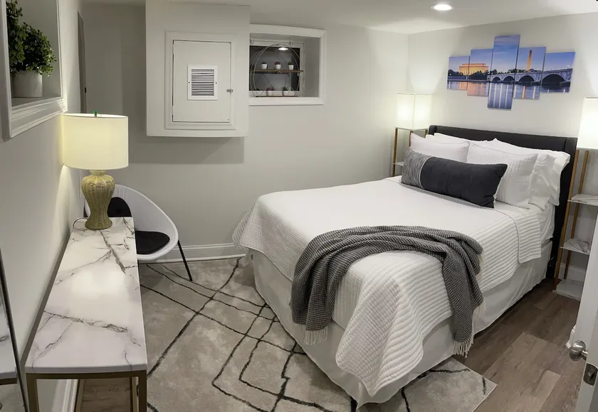 Elegant DC 1 Bdr Basement with Private Entry - Image 1