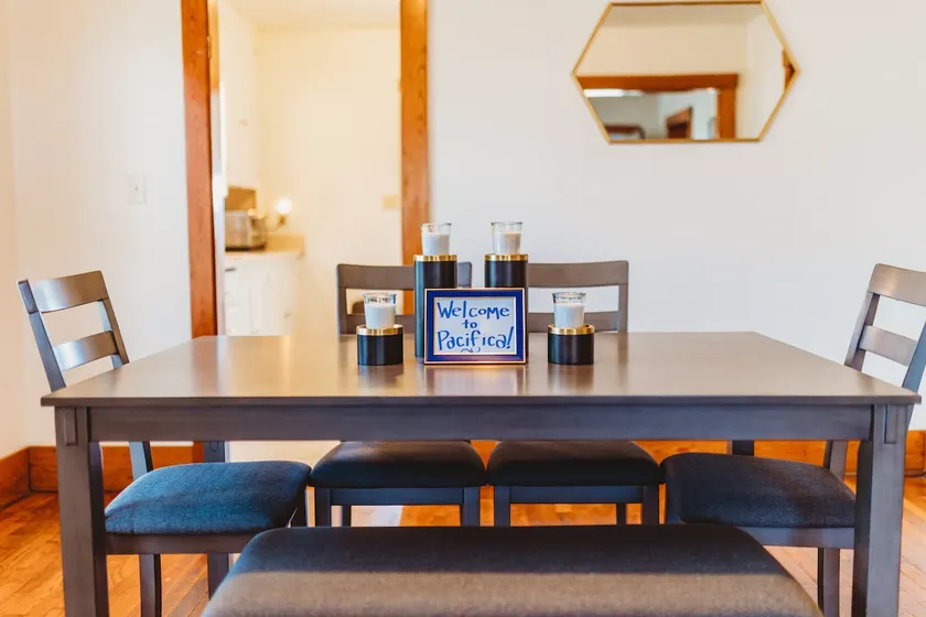 Comfort & Charm + Sleeps 8 + Pets Welcome - Image 1