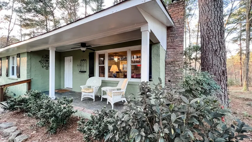 Peaceful Pond Cottage on 3 Private Acres · Mins to Evans Towne Center  Near ANGC - Image 1