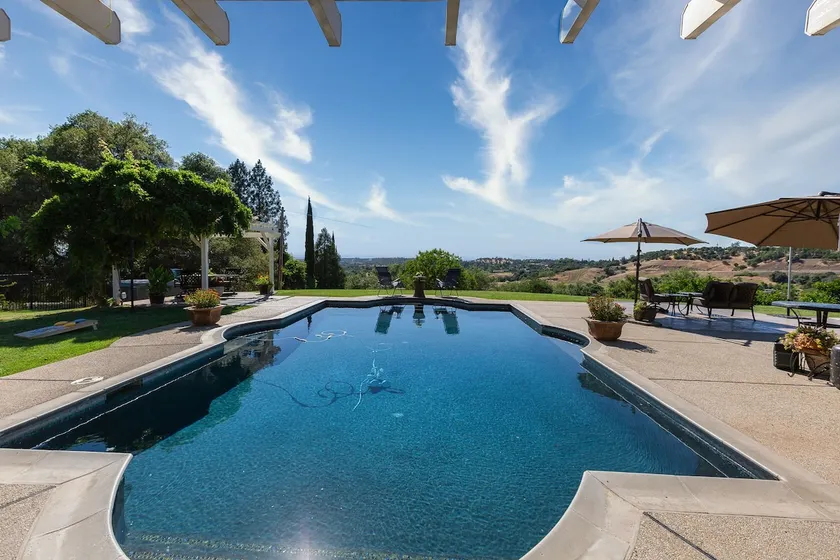 Private Auburn Pool & Spa Retreat Sleeps 10+ Dogs Sunsets Wineries and Brewery. - Image 1