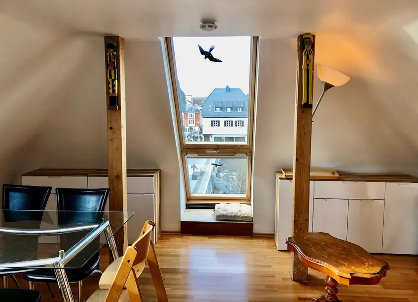 Beautiful attic apartment overlooking the Brückenhäuser - Image 1