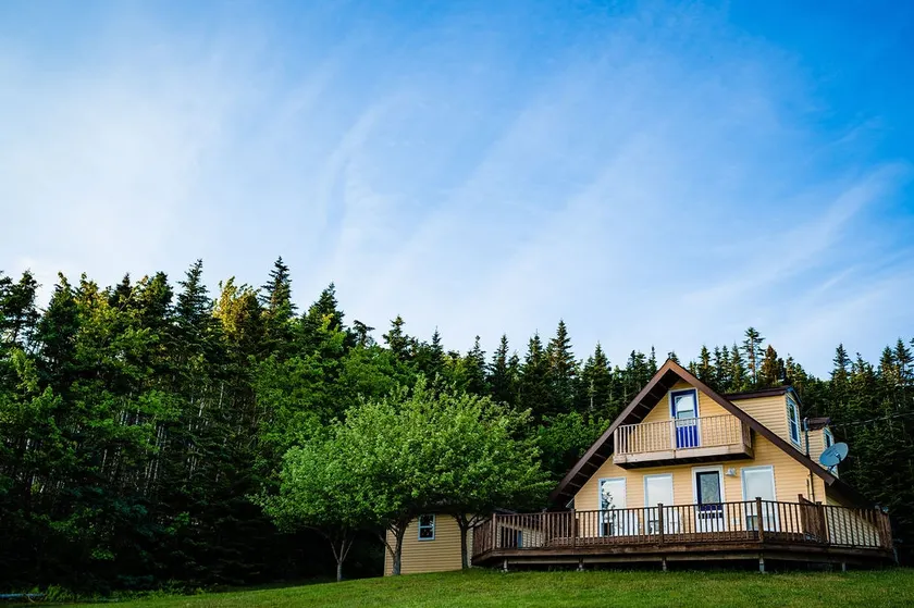 The Sunny Porcupine - Rustic Cottage w/ Ocean View - Image 1