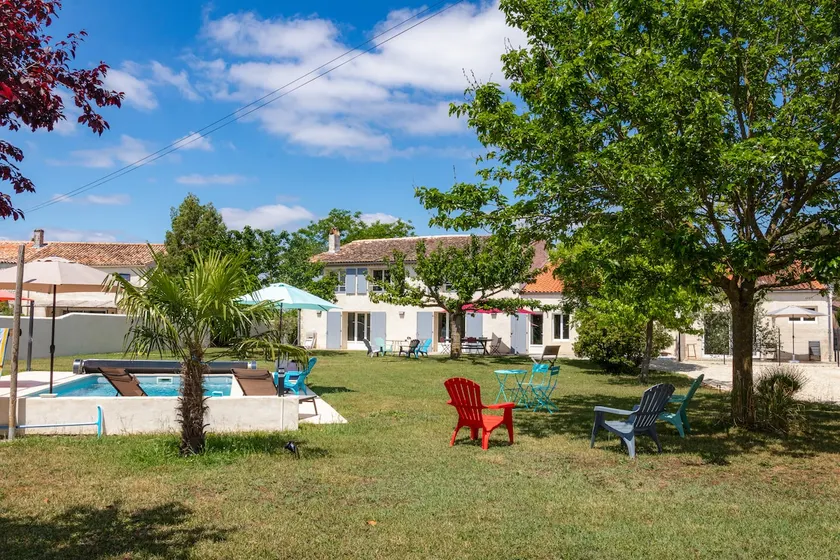 Quiet gite with pool between Saintes and Royan - Image 1