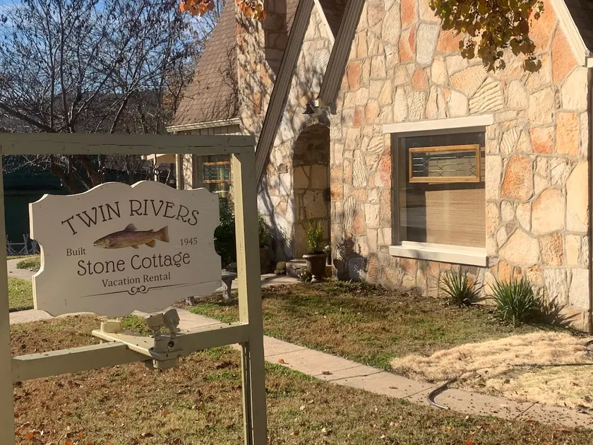 Twin River Stone Cottage - 7 BR/Sleeps 20 - Image 1