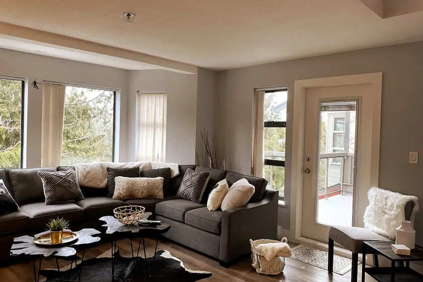 Large unit - minutes away from village and lake - Image 1