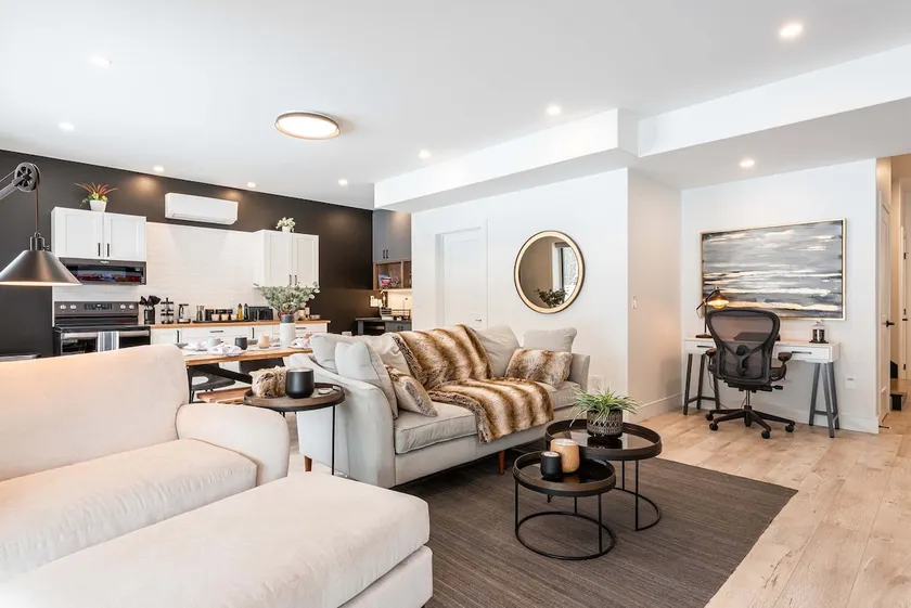 Luxurious and Spacious Getaway With Scenic View - Image 1