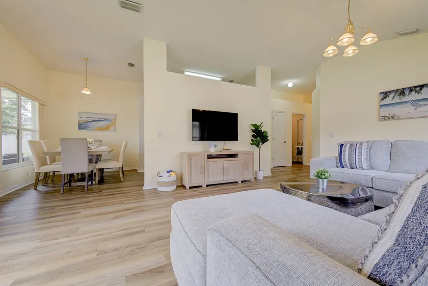 Lake Home-Pool-FastWifi-near Beach in upscale area - Image 1
