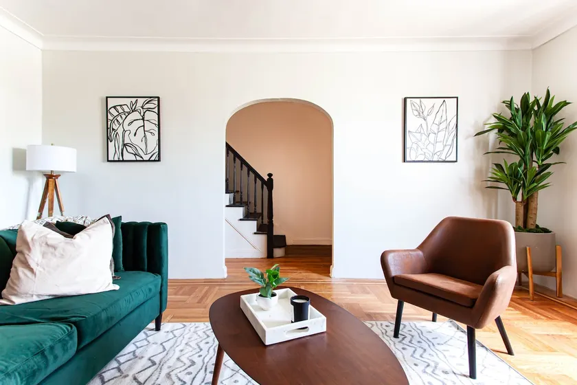 Large Sun-drenched, Comfortable 4 BR - Image 1