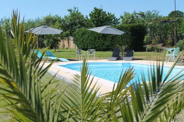 5-person cottage with heated pool - Image 1