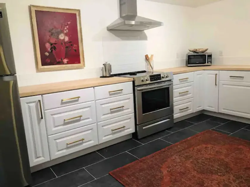 Modern spacious hidden gem close 2 ❤️ of DT Casper - Image 1