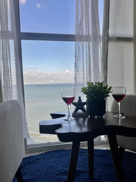 Sea Salt escape/ Beachfront apartment - Image 1