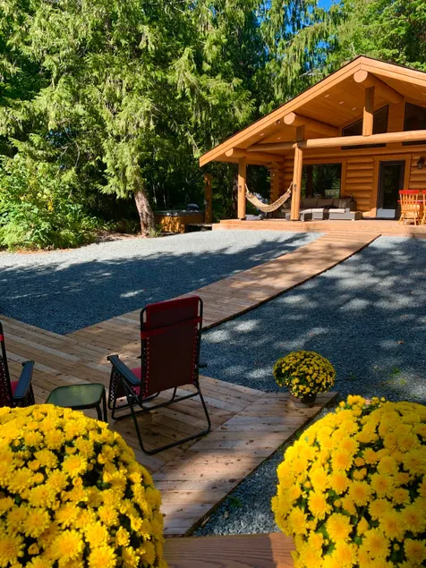 Log house , teepee, 4 holiday trailers, room for 16+ guests(14 beds) - Image 1