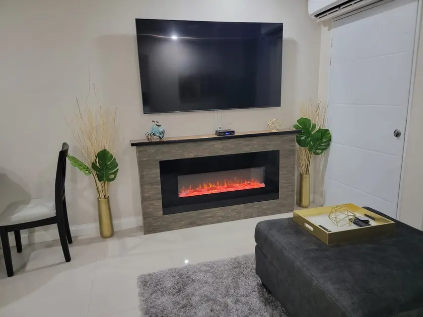 Luxury 2BR Oceanfront Apt|Sea View |Pool |Portmore - Image 1