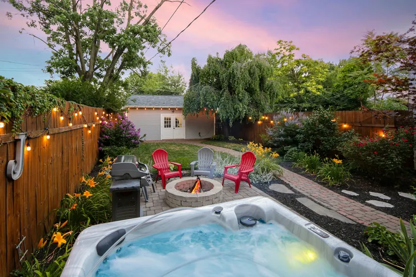 Charming 3BR Parking, Hot Tub & Garden! Near OSU - Image 1