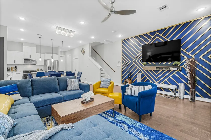 Hot Tub Villa 3BR 3.5 Ba MedCenter|DWNTWN| Midtown - Image 1