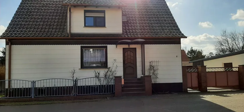 Cozy house with fireplace and garden - Image 1