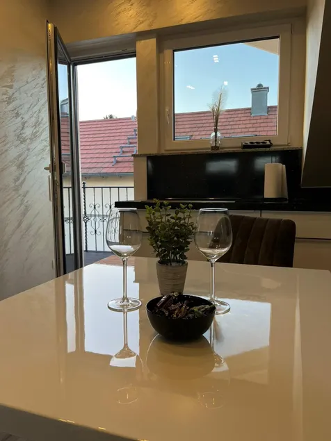 Stylish 2-room apartment (near Messe-Frankfurt) - Image 1