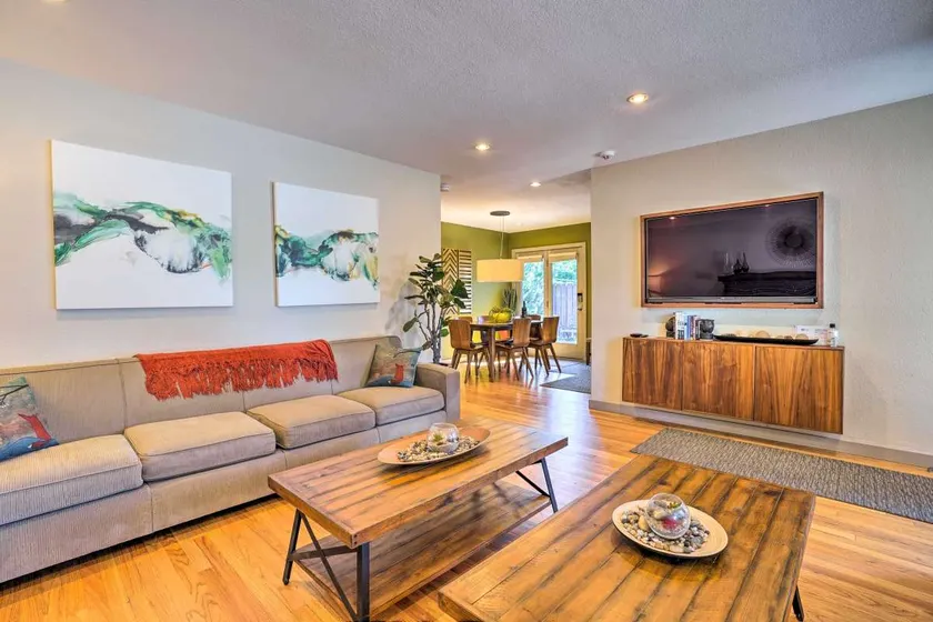 Great Bend Home w/ Hot Tub, < 1 Mi to Dtwn! - Image 1
