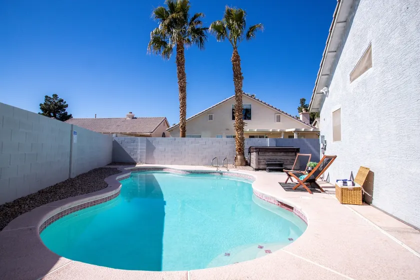 Modern 3 BR Home w/ Hot Tub, Pool, Golf! - Image 1