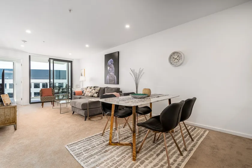 Lovely 2BR Apartment w free parking on premises - Image 1